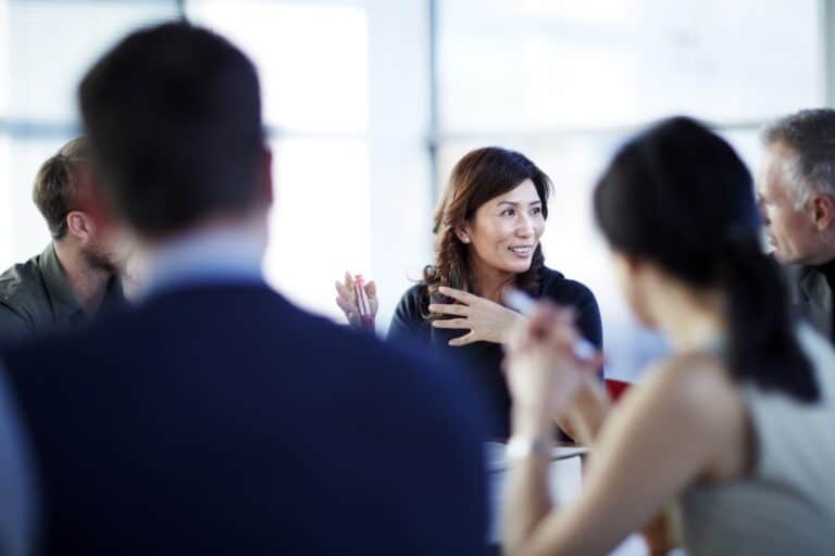 team-discussion-meeting-room